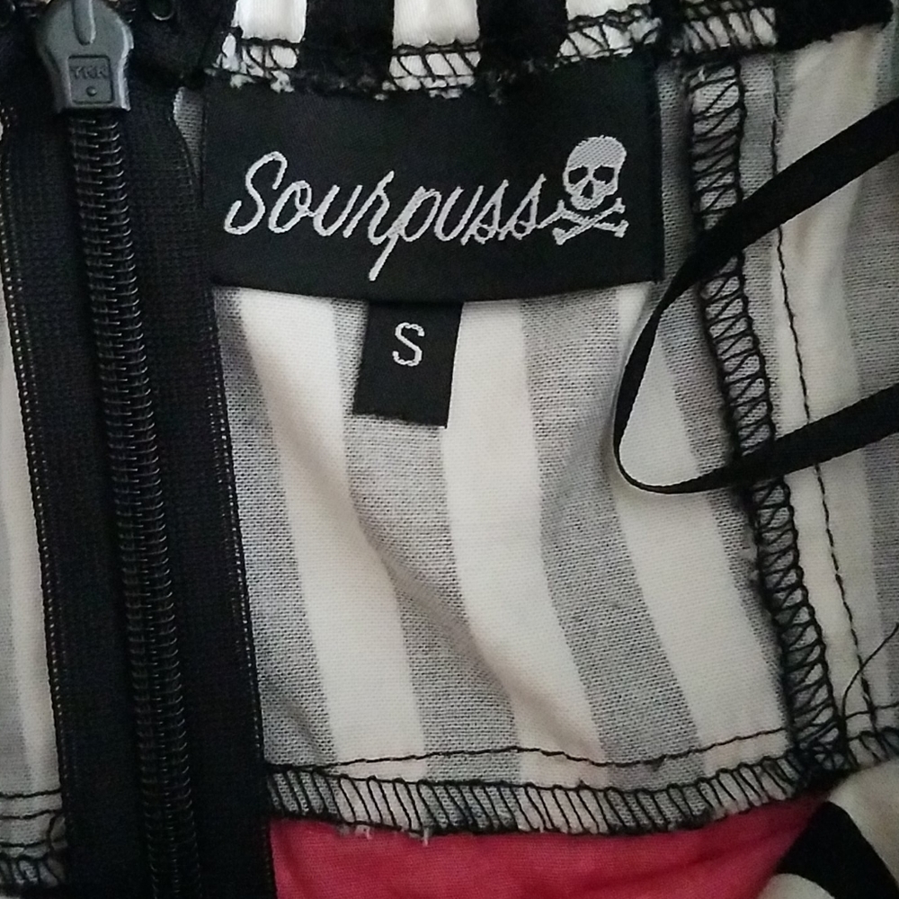 Sourpuss Party Skull Dress Pinup Rockabilly NWOT - Picture 3 of 7